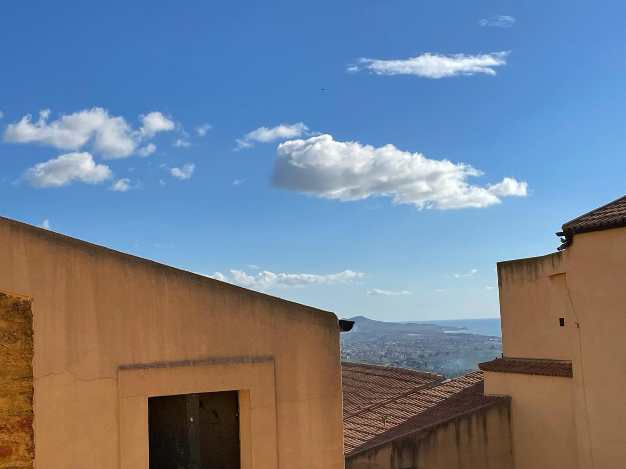 2 Apartments - Akragas Home 1 & 2 On Via Atenea City Center With View אגריג'נטו מראה חיצוני תמונה