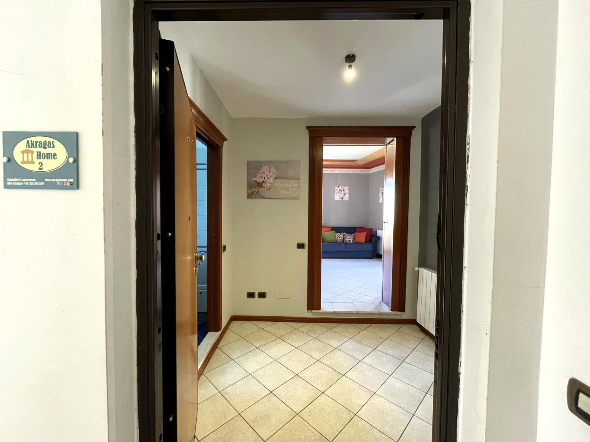 2 Apartments - Akragas Home 1 & 2 On Via Atenea City Center With View אגריג'נטו מראה חיצוני תמונה
